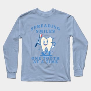 Spreading smiles, one tooth at a time Funny Retro Pediatric Dental Assistant Hygienist Office Gifts Long Sleeve T-Shirt